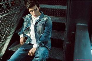 黄圣池家庭背景,出身名门，传承家族荣耀的影视新星