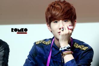 18岁帅哥生活照组图,18岁帅哥生活照组图集锦