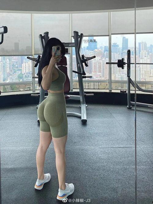 中国翘臀网红,身材爆表的时尚新宠